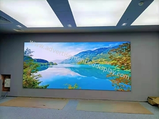 İçeride LED Reklam Ekranı 1500cd Parlaklık ve Gözleri Çeken Mesajlar İçin Demir / Ölçme Alüminyum Kabine Malzemesi