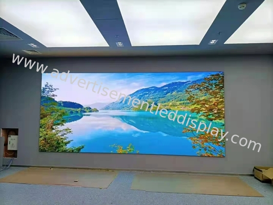 İçeride LED Reklam Ekranı 1500cd Parlaklık ve Gözleri Çeken Mesajlar İçin Demir / Ölçme Alüminyum Kabine Malzemesi