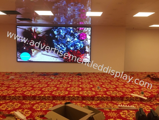 Konuşma Salonları Dev LED Ekran Reklam Duvarı Kapalı 1g1r1b